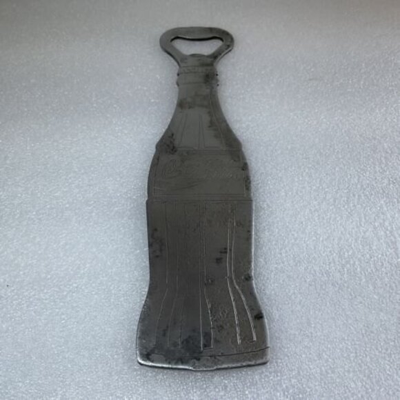 VINTAGE COCA-COLA Bottle Shaped Bottle Opener Flat Great for the Coke Bar - Picture 3 of 11